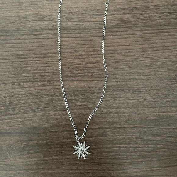 Necklace Chain Bundle w/ complimentary pearl necklaces - Picture 4 of 7